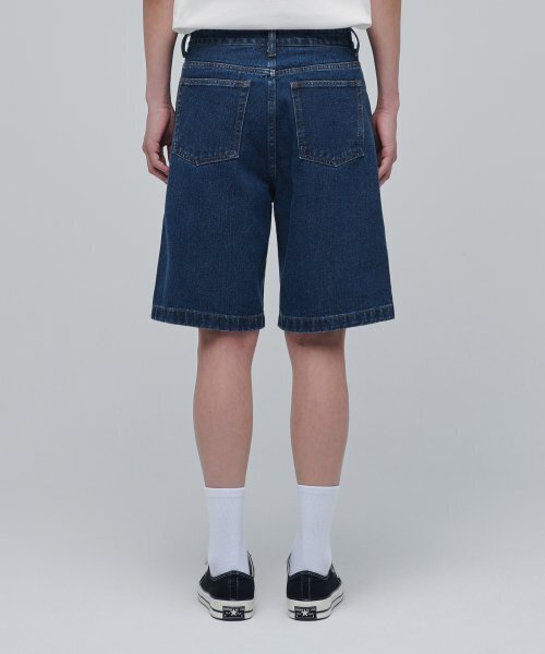 MUSINSA STANDARD（ムシンサスタンダード）の「ワンタックワイドデニムショーツ [ミディアムインディゴ]（デニムパンツ・メンズ・その他・40/38/42/36/34/32/30/31/33/26/27/28/29）」の3枚目の写真