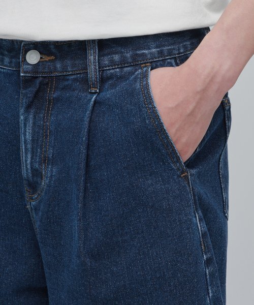 MUSINSA STANDARD（ムシンサスタンダード）の「ワンタックワイドデニムショーツ [ミディアムインディゴ]（デニムパンツ・メンズ・その他・40/38/42/36/34/32/30/31/33/26/27/28/29）」の5枚目の写真