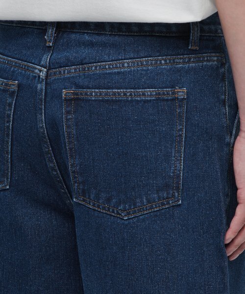 MUSINSA STANDARD（ムシンサスタンダード）の「ワンタックワイドデニムショーツ [ミディアムインディゴ]（デニムパンツ・メンズ・その他・40/38/42/36/34/32/30/31/33/26/27/28/29）」の6枚目の写真