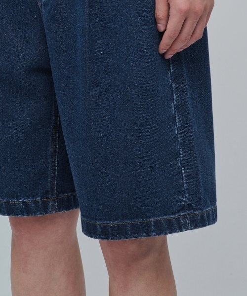 MUSINSA STANDARD（ムシンサスタンダード）の「ワンタックワイドデニムショーツ [ミディアムインディゴ]（デニムパンツ・メンズ・その他・40/38/42/36/34/32/30/31/33/26/27/28/29）」の7枚目の写真