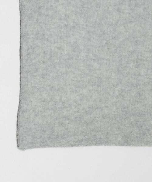 green label relaxing（グリーンレーベルリラクシング）の「カシミヤニット サイドライン ストール（ストール/ショール・レディース・ライトグレー/オフホワイト・FREE）」の4枚目の写真