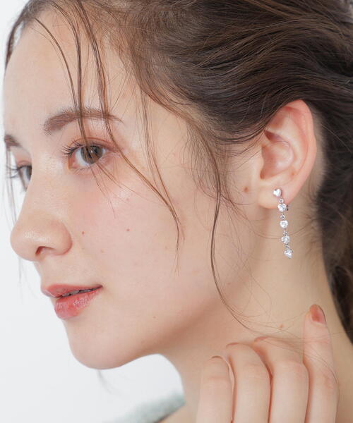 JILL by JILL STUART（ジルバイジルスチュアート）の「◇Cubic ゆらりプチハートイヤリング（イヤリング・レディース・シルバー・FREE）」の12枚目の写真