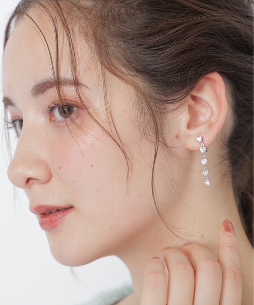JILL by JILL STUART（ジルバイジルスチュアート）の「◇Cubic ゆらりプチハートイヤリング（イヤリング・レディース・シルバー・FREE）」の5枚目の写真