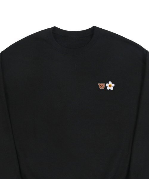 GRAVER（グレーバー）の「[UNISEX]スモールフラワーベアフェイス刺繍スマイルマンツーマン_ブラック（スウェット・レディース・ブラック・LARGE/MEDIUM/SMALL）」の4枚目の写真