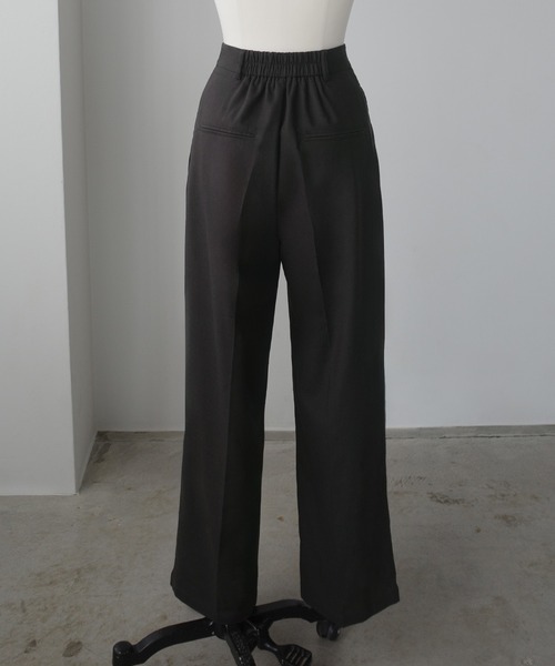 Louere(ルエレ)の「タックリネン混パンツ(スラックス・レディース・ダークグレー/アイボリー/ブラック・X-LARGE/LARGE/MEDIUM/SMALL)」の4枚目の写真