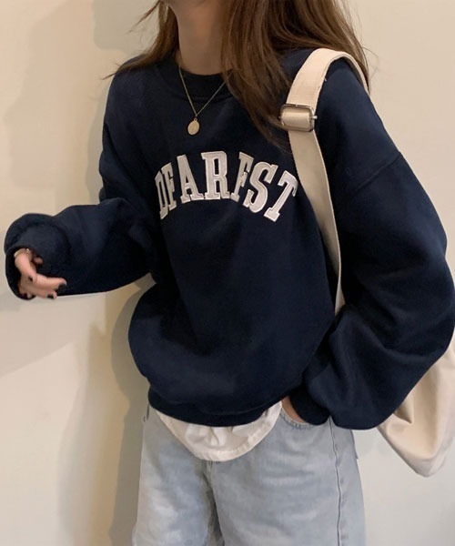 urge:(アージコロン )の「【URGE:】カレッジロゴ 刺繍 スウェット トップス(スウェット・レディース・ネイビー/アイボリー・SMALL/MEDIUM/LARGE/X-LARGE)」の4枚目の写真