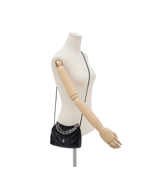 JESTINA(ジェイエスティナ)の「ILLY ベルベット MINIクロス BK (JHNCHE5BF345BK260)(メッセンジャーバッグ・レディース・ブラック・FREE)」の6枚目の写真