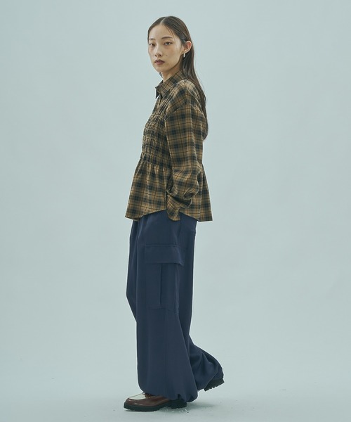 ROSE BUD(ローズバッド)の「SHIRRING SHIRT(シャツ/ブラウス・レディース・ブルー/ブラウン・ONE SIZE)」の10枚目の写真