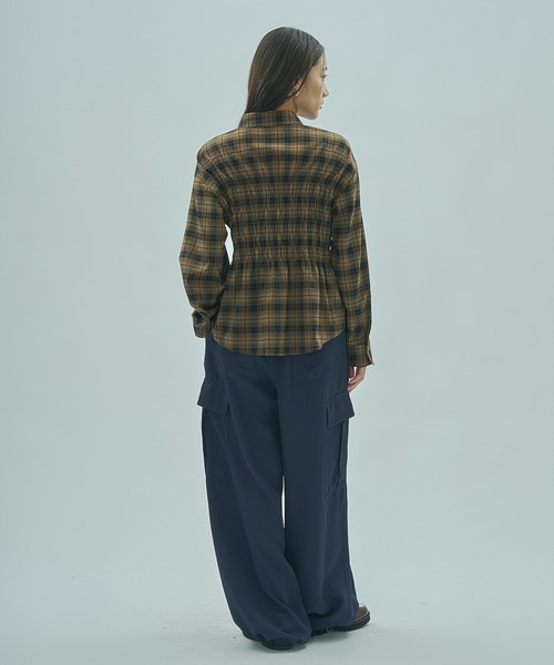 ROSE BUD(ローズバッド)の「SHIRRING SHIRT(シャツ/ブラウス・レディース・ブルー/ブラウン・ONE SIZE)」の11枚目の写真