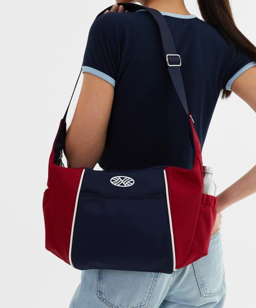 MENASOO（ミナス）の「MNS Track line Cross Bag_Combination（メッセンジャーバッグ・レディース・ネイビー・F）」の4枚目の写真