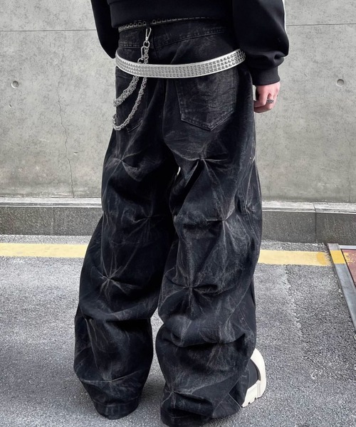 lilful(リルフル)の「ブラックウォッシュタックブリーチワイドデニムパンツ(デニムパンツ・メンズ・ブラック・M/L)」の4枚目の写真