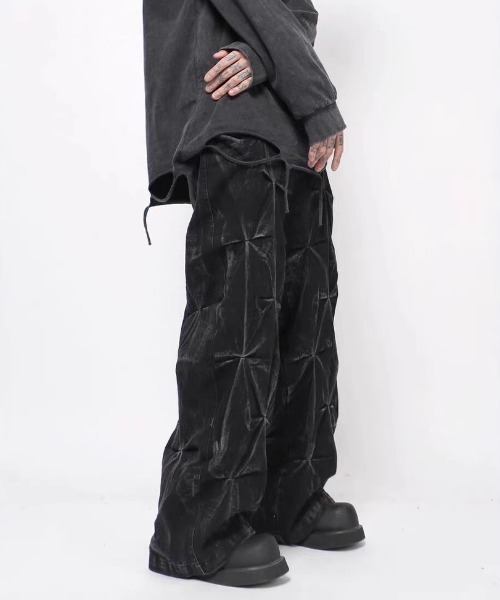 lilful(リルフル)の「ブラックウォッシュタックブリーチワイドデニムパンツ(デニムパンツ・メンズ・ブラック・M/L)」の8枚目の写真