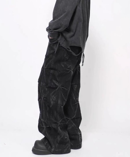 lilful(リルフル)の「ブラックウォッシュタックブリーチワイドデニムパンツ(デニムパンツ・メンズ・ブラック・M/L)」の9枚目の写真