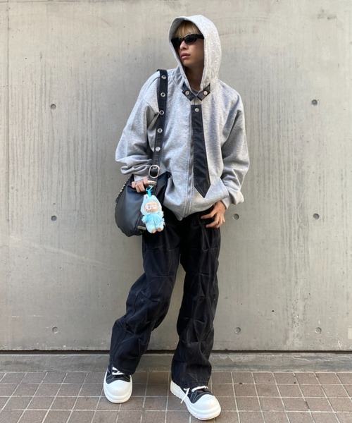 lilful(リルフル)の「ブラックウォッシュタックブリーチワイドデニムパンツ(デニムパンツ・メンズ・ブラック・M/L)」の10枚目の写真