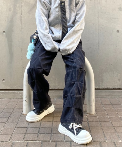 lilful(リルフル)の「ブラックウォッシュタックブリーチワイドデニムパンツ(デニムパンツ・メンズ・ブラック・M/L)」の11枚目の写真