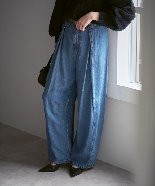 美品✨ノーブル　スージングデニムフォルムタックパンツ　デニムパンツ　ゆったり Noble（ノーブル）の「スージングデニムフォルムタックパンツ（デニム