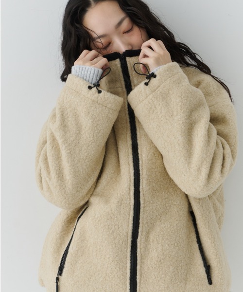 NUJOH(ヌゾ)の「Contrast Zip Boa Jacket / コントラストジップボアジャケット(ノーカラージャケット・レディース・ダークベージュ/アイボリー/グレー・FREE)」の7枚目の写真