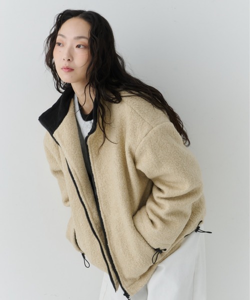 NUJOH(ヌゾ)の「Contrast Zip Boa Jacket / コントラストジップボアジャケット(ノーカラージャケット・レディース・ダークベージュ/アイボリー/グレー・FREE)」の6枚目の写真