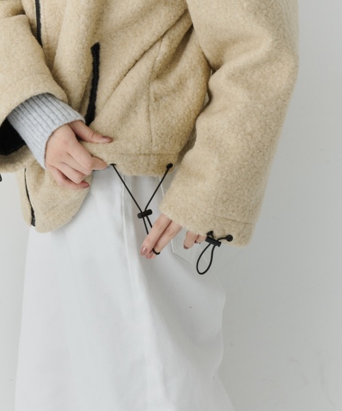 NUJOH(ヌゾ)の「Contrast Zip Boa Jacket / コントラストジップボアジャケット(ノーカラージャケット・レディース・ダークベージュ/アイボリー/グレー・FREE)」の10枚目の写真
