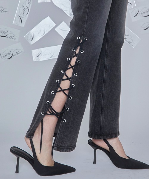 Heart Tattoo(ハートタトゥー)の「lace up flare denim / レースアップフレアデニム(デニムパンツ・レディース・ブラック系/ブルー系・0/1)」の4枚目の写真