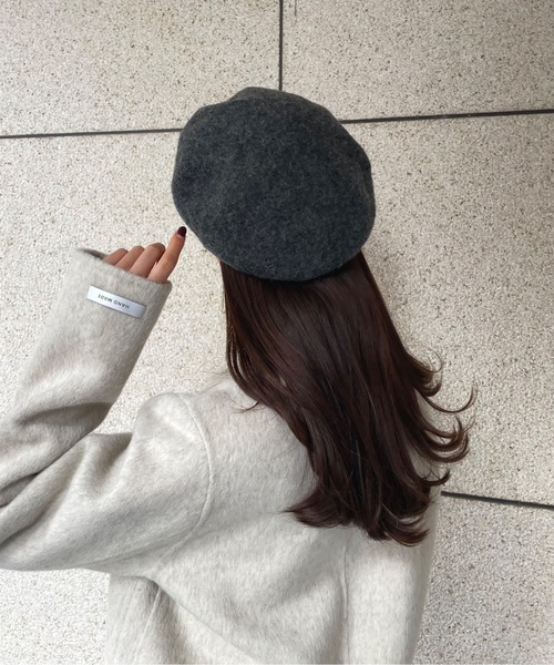 Amiur(エミレ)の「compact felt beret / コンパクトフェルトベレー(ハンチング/ベレー帽・レディース・ブラウン/チャコール/ブラック・FREE)」の3枚目の写真