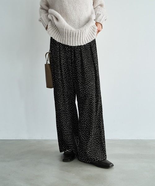 STYLE DELI(スタイルデリ)の「【LUXE】楊柳スモールドット柄プリーツパンツ(その他パンツ・レディース・ブラック・01/02)」の1枚目の写真