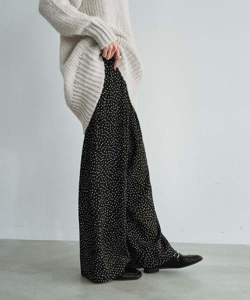 STYLE DELI(スタイルデリ)の「【LUXE】楊柳スモールドット柄プリーツパンツ(その他パンツ・レディース・ブラック・01/02)」の4枚目の写真