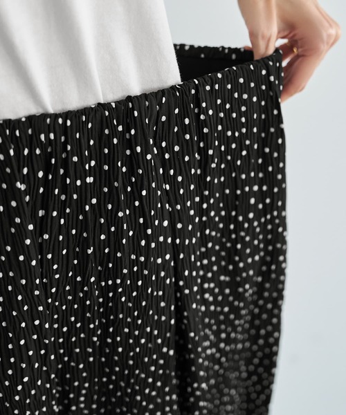 STYLE DELI(スタイルデリ)の「【LUXE】楊柳スモールドット柄プリーツパンツ(その他パンツ・レディース・ブラック・01/02)」の8枚目の写真