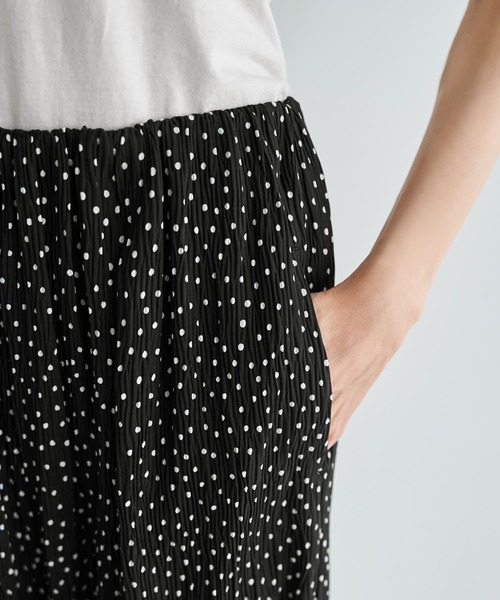 STYLE DELI(スタイルデリ)の「【LUXE】楊柳スモールドット柄プリーツパンツ(その他パンツ・レディース・ブラック・01/02)」の9枚目の写真