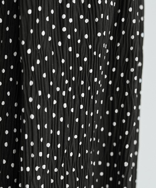 STYLE DELI(スタイルデリ)の「【LUXE】楊柳スモールドット柄プリーツパンツ(その他パンツ・レディース・ブラック・01/02)」の10枚目の写真