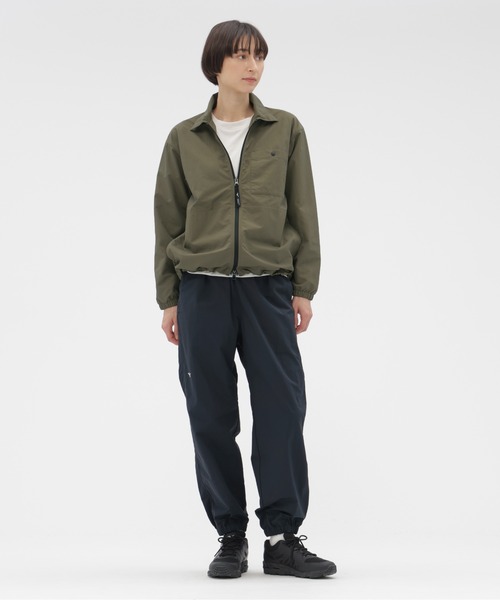 MARGARET HOWELL（マーガレットハウエル）の「WATER REPELENT NYLON POPLIN（Tシャツ/カットソー・レディース・ネイビー/カーキ・2/1）」の3枚目の写真