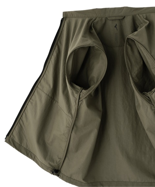 MARGARET HOWELL（マーガレットハウエル）の「WATER REPELENT NYLON POPLIN（Tシャツ/カットソー・レディース・ネイビー/カーキ・2/1）」の8枚目の写真