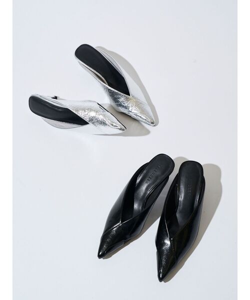 ELENDEEK(エレンディーク)の「クロスポインテッドミュール(パンプス・レディース・ブラック/シルバー・37/38)」の3枚目の写真