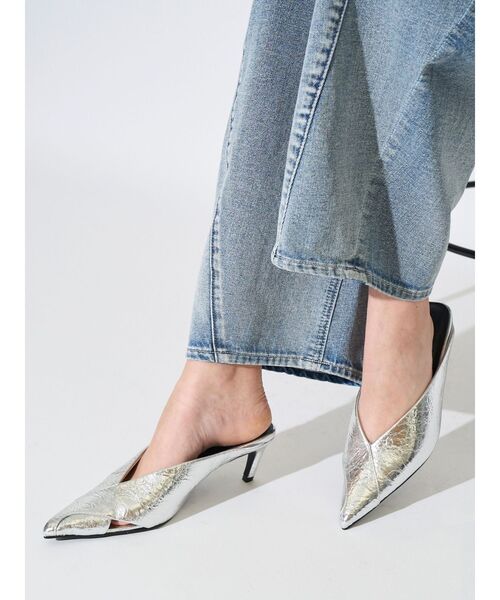 ELENDEEK(エレンディーク)の「クロスポインテッドミュール(パンプス・レディース・ブラック/シルバー・37/38)」の8枚目の写真