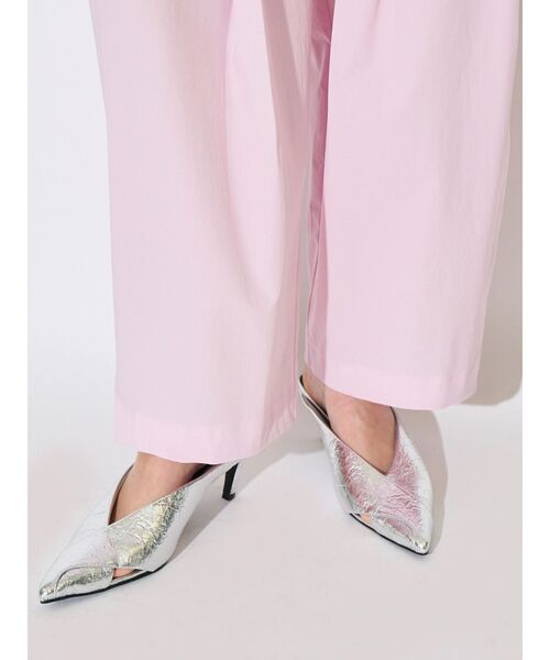 ELENDEEK(エレンディーク)の「クロスポインテッドミュール(パンプス・レディース・ブラック/シルバー・37/38)」の9枚目の写真