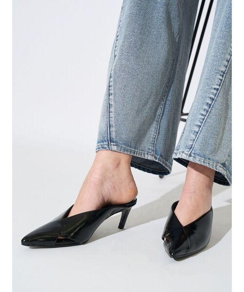 ELENDEEK(エレンディーク)の「クロスポインテッドミュール(パンプス・レディース・ブラック/シルバー・37/38)」の11枚目の写真