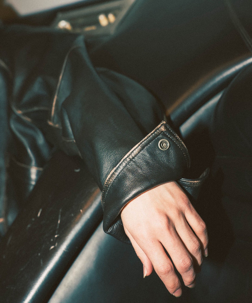 CCU (シーシーユー)の「CCU(シーシーユー) 別注 Sheep "Rub"Leather ブルゾン(ライダースジャケット・メンズ・ブラック系その他・1/2/3)」の7枚目の写真