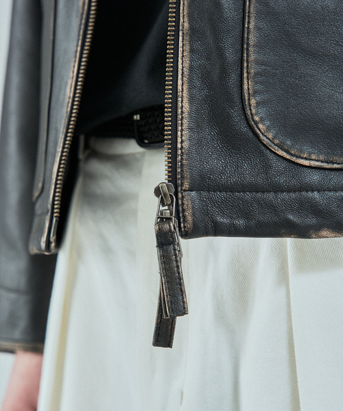 CCU (シーシーユー)の「CCU(シーシーユー) 別注 Sheep "Rub"Leather ブルゾン(ライダースジャケット・メンズ・ブラック系その他・1/2/3)」の18枚目の写真