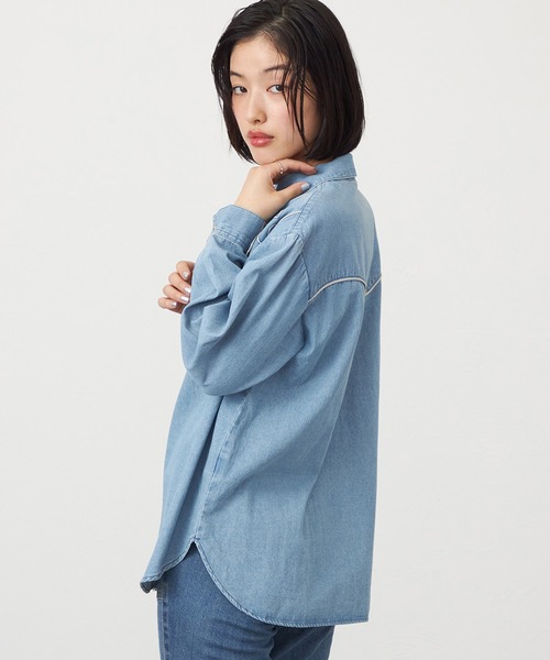 SOMETHING（サムシング）の「SOMETHING コード刺繍デニムシャツ（シャツ/ブラウス・レディース・ライトインディゴブルー/インディゴブルー・FREE）」の10枚目の写真