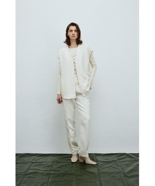 RIM.ARK（リムアーク）の「【PRE ORDER】Glossy JQ shape vest グロッシージャガード シェイプ ベスト（ベスト・レディース・ブラック/アイボリー・FREE）」の3枚目の写真