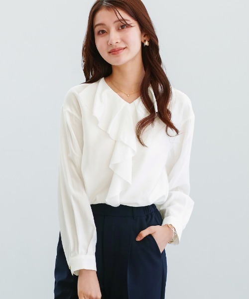 White Collection(ホワイトコレクション)の「【 繊細に揺れる 】シルキーローン・ラッフルフリルブラウス(シャツ/ブラウス・レディース・ミント/コーラルピンク/ホワイト・M)」の2枚目の写真