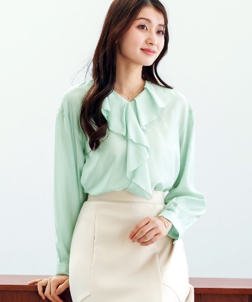 White Collection(ホワイトコレクション)の「【 繊細に揺れる 】シルキーローン・ラッフルフリルブラウス(シャツ/ブラウス・レディース・ミント/コーラルピンク/ホワイト・M)」の3枚目の写真