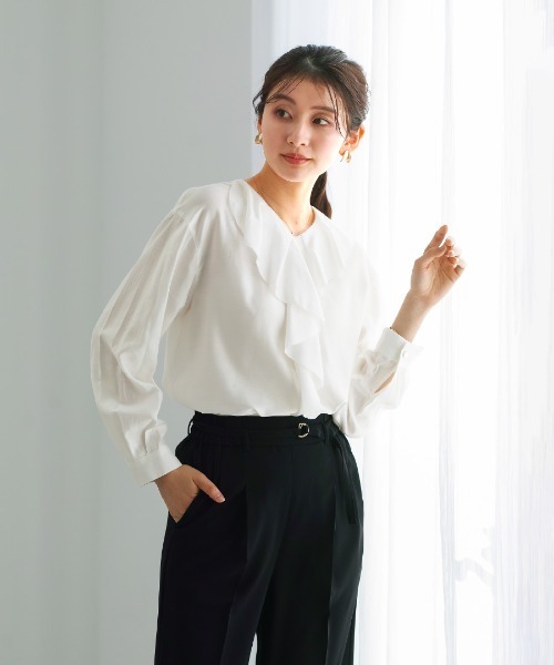 White Collection(ホワイトコレクション)の「【 繊細に揺れる 】シルキーローン・ラッフルフリルブラウス(シャツ/ブラウス・レディース・ミント/コーラルピンク/ホワイト・M)」の4枚目の写真
