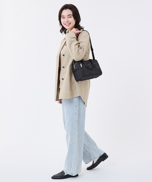 LeSportsac(レスポートサック)の「EVERYDAY SM SATCHEL ラインデボスブラック(ショルダーバッグ・レディース・ブラック・FREE)」の3枚目の写真