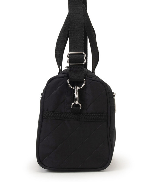 LeSportsac(レスポートサック)の「EVERYDAY SM SATCHEL ラインデボスブラック(ショルダーバッグ・レディース・ブラック・FREE)」の5枚目の写真