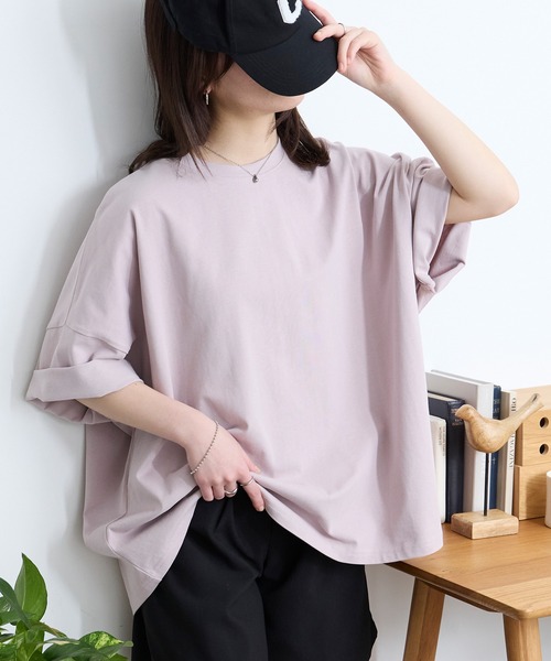 MONO-MART(モノマート)の「<UVカット/接触冷感>ゆるっとドルマンスリーブ オーバーサイズ 半袖Tシャツ(Tシャツ/カットソー・レディース・グリーン系/ネイビー/スミクロ/レッド/ライトグレー/スモークピンク/ブラウン系/ブラック/オフホワイト/グレイッシュブルー・L/M)」の9枚目の写真