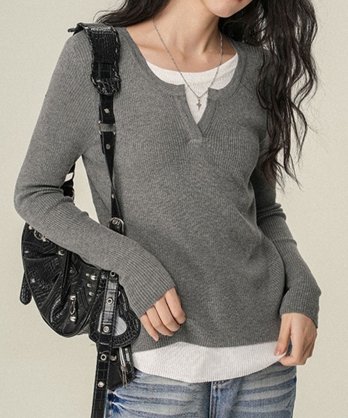 SallyLunn(サリーラン)の「レイヤード風 キーネックTシャツ(Tシャツ/カットソー・レディース・グレー/ブラック・MEDIUM)」の2枚目の写真