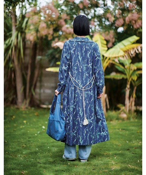 Sunny clouds（サニークラウズ）の「サニークラウズ　グレイッシュブルーのキャンバスバッグ（トートバッグ・レディース・ブルー・ONE SIZE）」の14枚目の写真