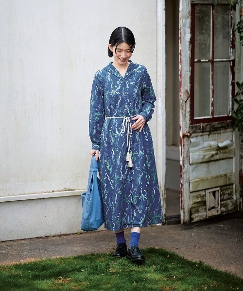 Sunny clouds（サニークラウズ）の「サニークラウズ　グレイッシュブルーのキャンバスバッグ（トートバッグ・レディース・ブルー・ONE SIZE）」の12枚目の写真