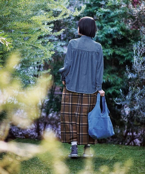 Sunny clouds（サニークラウズ）の「サニークラウズ　グレイッシュブルーのキャンバスバッグ（トートバッグ・レディース・ブルー・ONE SIZE）」の4枚目の写真